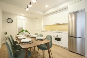 A Brand new Luxury- Muy Central- AC, up to 10